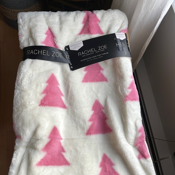 🎉HP🎉🌲RACHEL ZOE Soft, plush oversized Holiday Faux Fur Throw🌲NWT🌲 - Picture 7 of 13